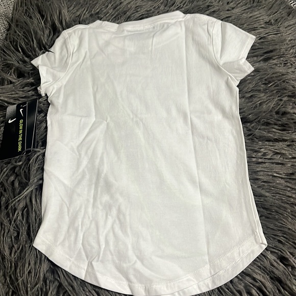 Nike girls glow in the dark shirt size 4 - Picture 2 of 5
